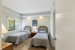 Guest bedroom with Twin Beds